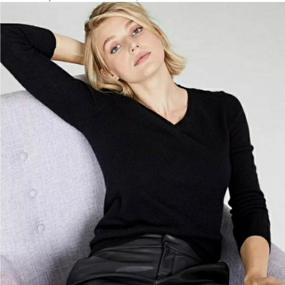 Cashmere Charter Club Luxury Black V Neck Pullover Sweater Womens size Medium - Picture 1 of 11
